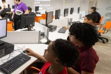 Oi Futuro incentiva o aprendizado de programação e criação de jogos com cursos gratuitos no Rio