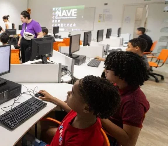 Oi Futuro incentiva o aprendizado de programação e criação de jogos com cursos gratuitos no Rio