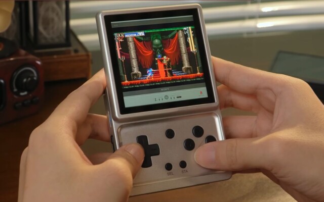 Anbernic apresenta jogabilidade do RG Rotate, console portátil inovador com tela rotativa para emulação clássica